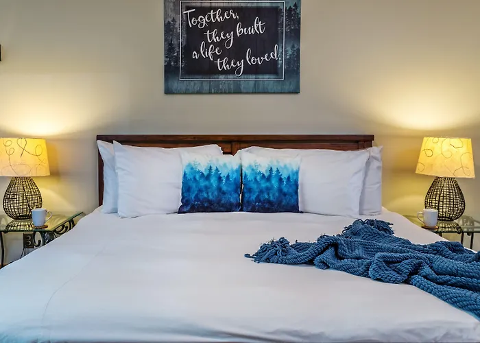 Sheridan House Inn- Adult Only
